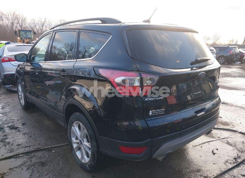 Photo 3 of 2017 Ford Escape SE (VIN 1FMCU9G95HUE35784)