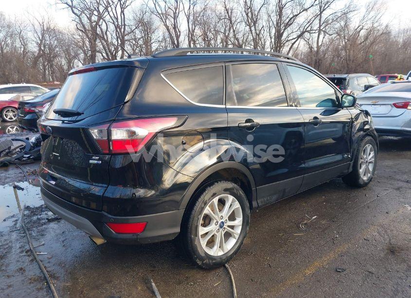 Photo 4 of 2017 Ford Escape SE (VIN 1FMCU9G95HUE35784)