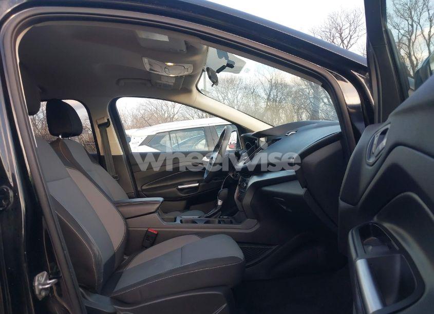 Photo 5 of 2017 Ford Escape SE (VIN 1FMCU9G95HUE35784)