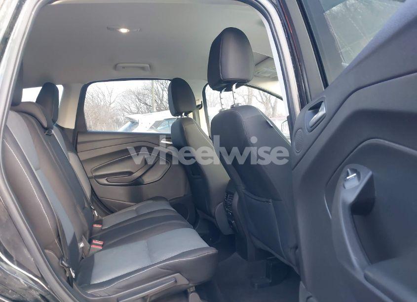 Photo 8 of 2017 Ford Escape SE (VIN 1FMCU9G95HUE35784)