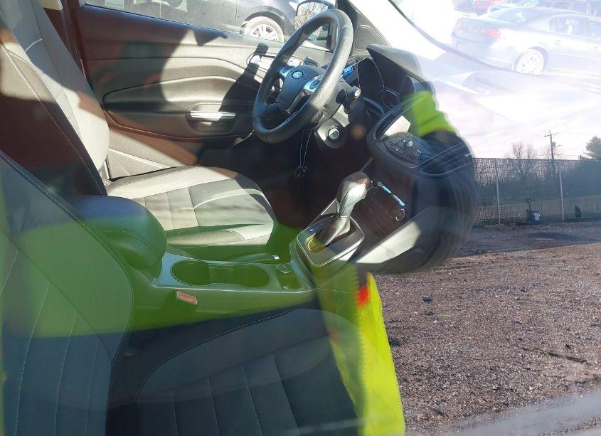 Photo 5 of 2013 Ford Escape SE (VIN 1FMCU9G96DUB15268)