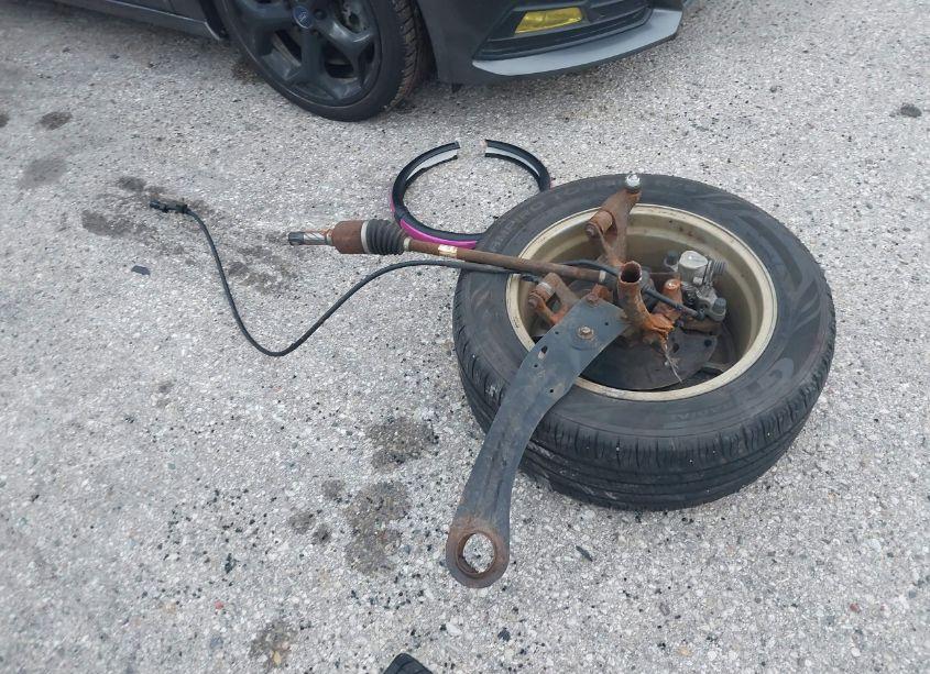 Photo 12 of 2015 Ford Escape SE (VIN 1FMCU9G96FUB18366)