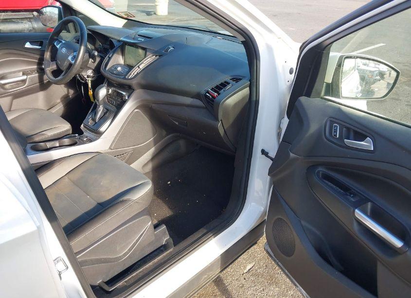 Photo 5 of 2016 Ford Escape SE (VIN 1FMCU9G96GUC32563)