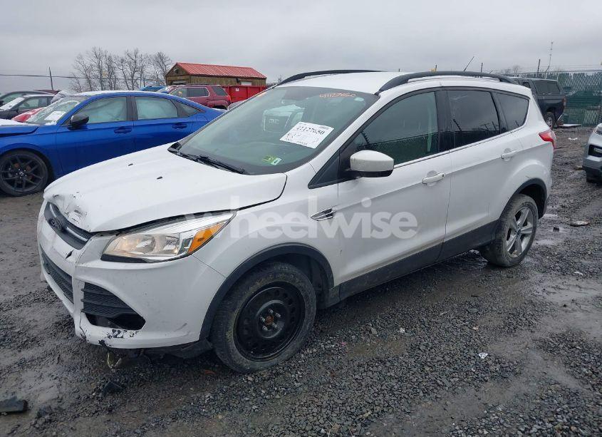 Photo 2 of 2016 Ford Escape SE (VIN 1FMCU9G96GUC83092)