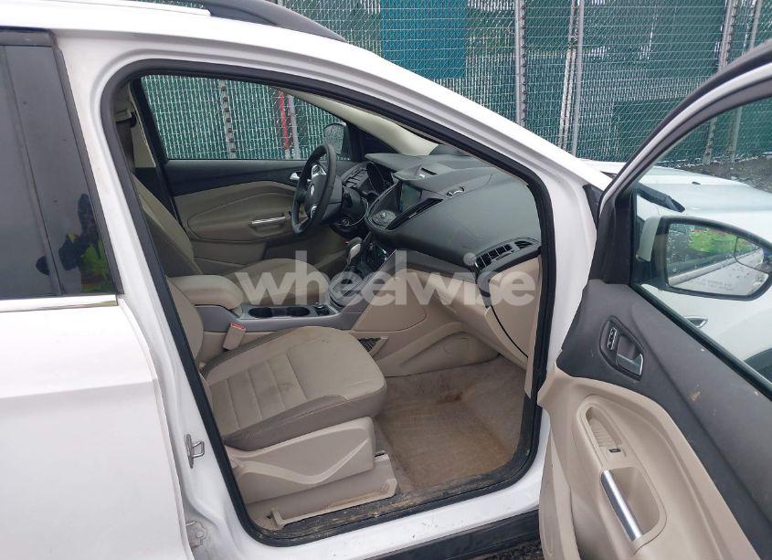 Photo 5 of 2016 Ford Escape SE (VIN 1FMCU9G96GUC83092)