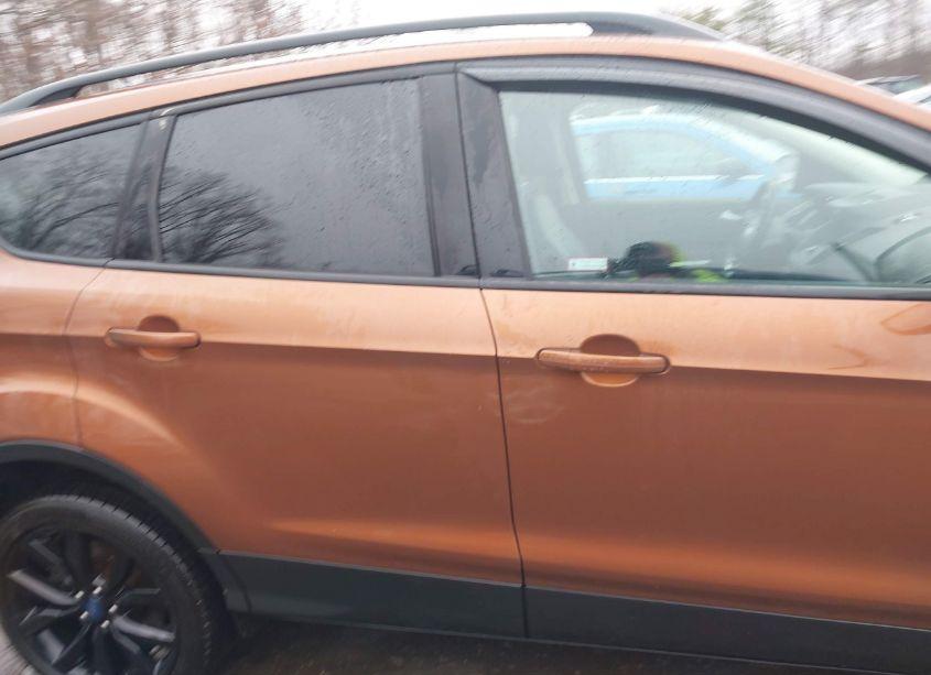 Photo 13 of 2017 Ford Escape SE (VIN 1FMCU9G96HUA10266)