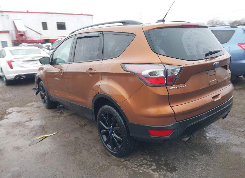 Photo 3 of 2017 Ford Escape SE (VIN 1FMCU9G96HUA10266)
