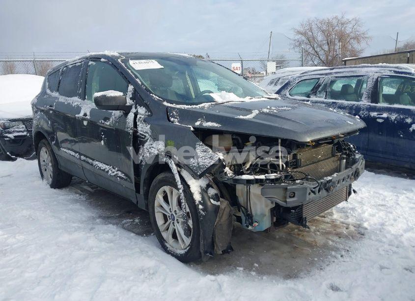 2017 Ford Escape SE (VIN 1FMCU9G96HUB85164) main photo