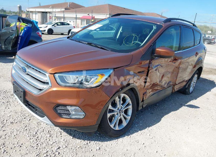 Photo 2 of 2017 Ford Escape SE (VIN 1FMCU9G96HUB89473)