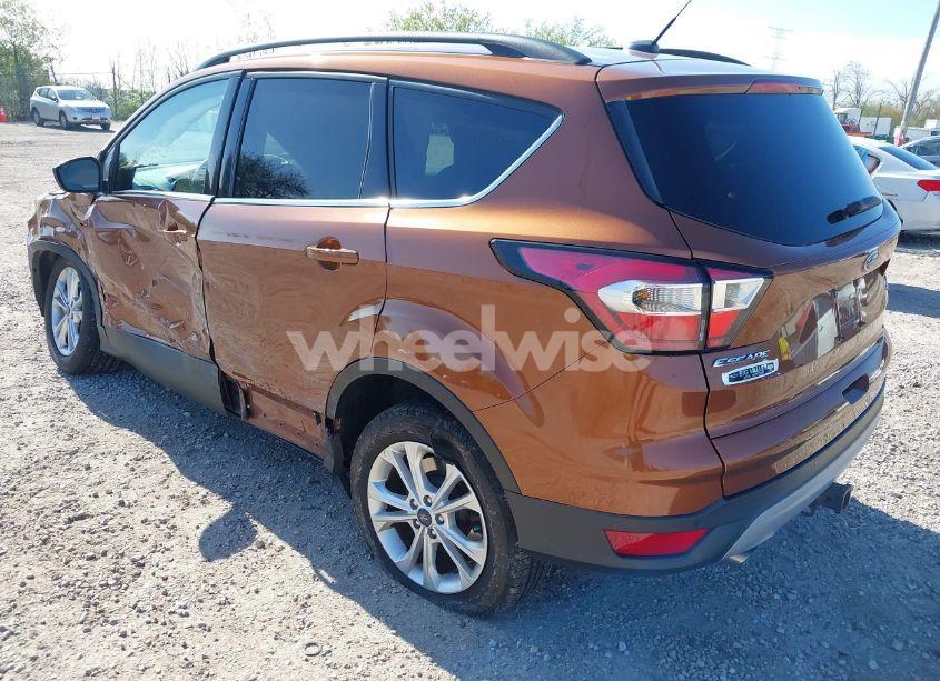 Photo 3 of 2017 Ford Escape SE (VIN 1FMCU9G96HUB89473)