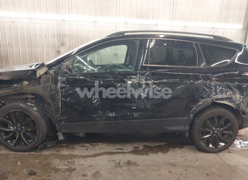 Photo 15 of 2017 Ford Escape SE (VIN 1FMCU9G96HUC79819)