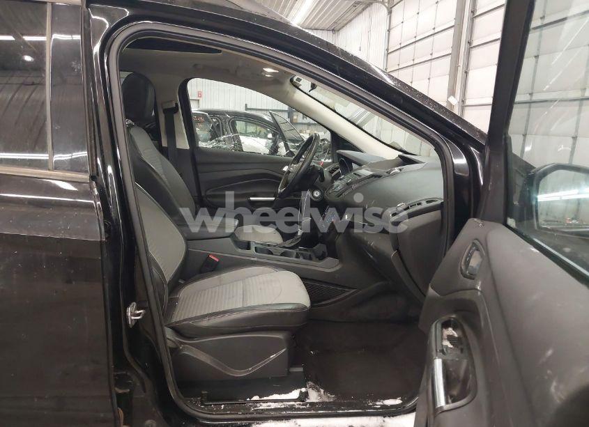 Photo 5 of 2017 Ford Escape SE (VIN 1FMCU9G96HUC79819)