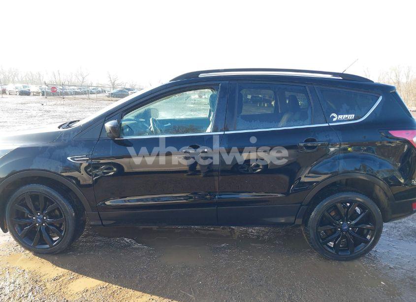 Photo 14 of 2017 Ford Escape SE (VIN 1FMCU9G96HUD67916)