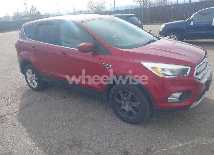 2019 Ford Escape SE (VIN 1FMCU9G96KUB07622) main photo