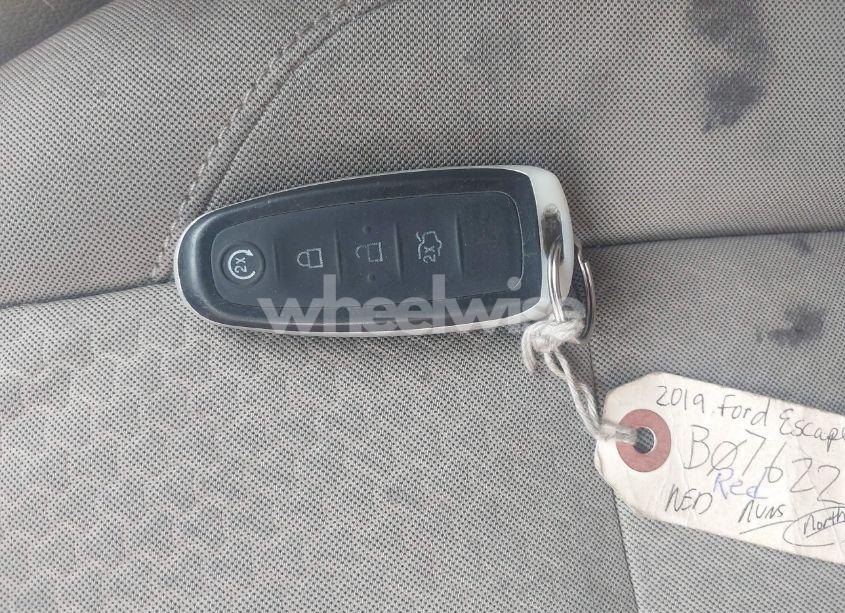 Photo 11 of 2019 Ford Escape SE (VIN 1FMCU9G96KUB07622)