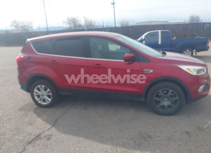 Photo 13 of 2019 Ford Escape SE (VIN 1FMCU9G96KUB07622)