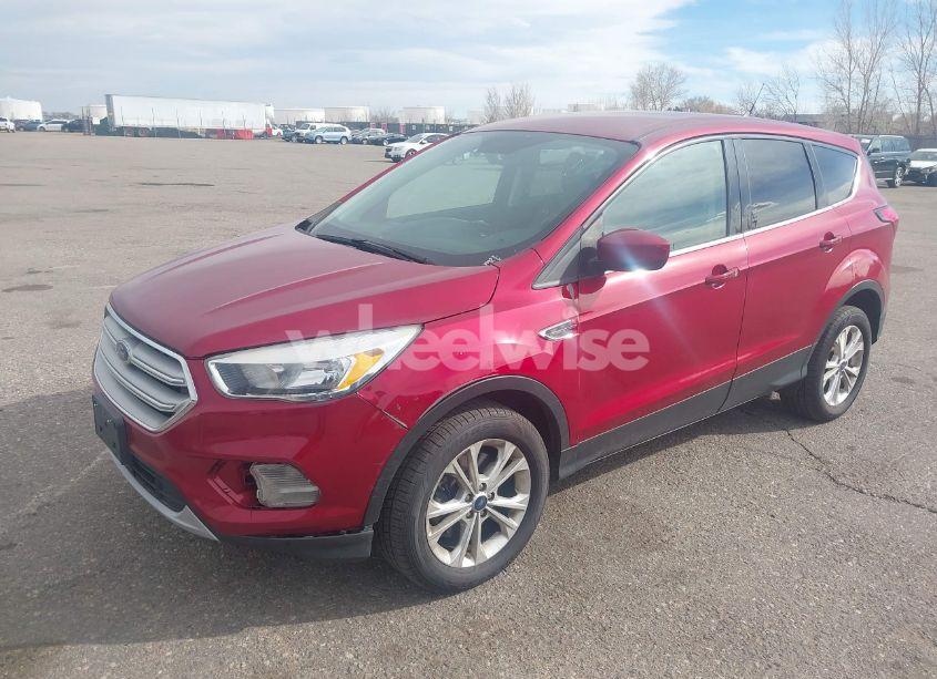 Photo 2 of 2019 Ford Escape SE (VIN 1FMCU9G96KUB07622)