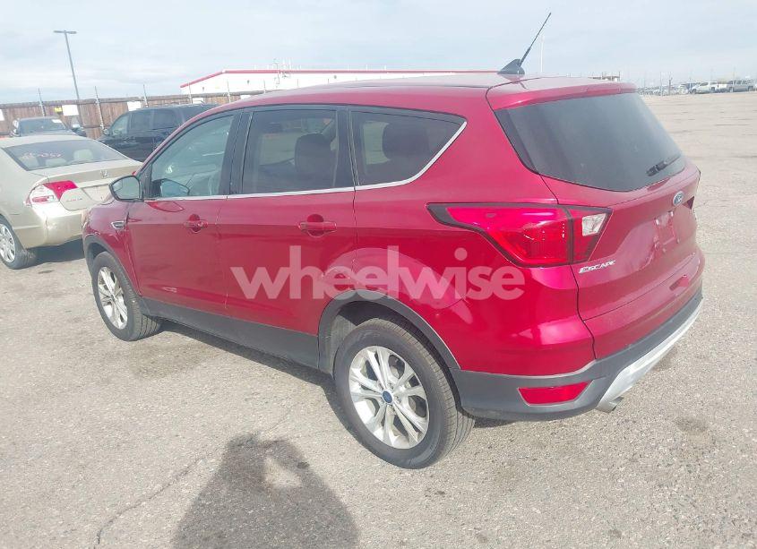 Photo 3 of 2019 Ford Escape SE (VIN 1FMCU9G96KUB07622)