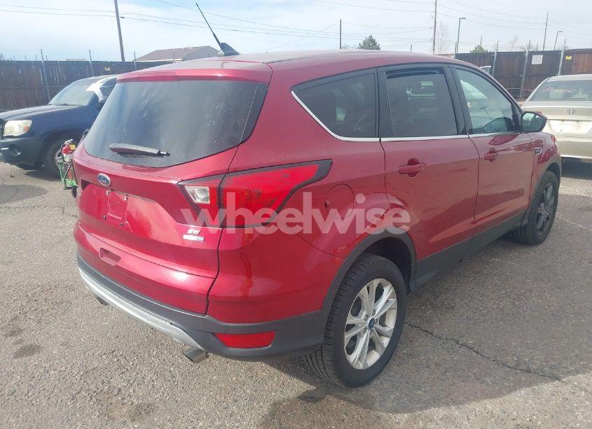 Photo 4 of 2019 Ford Escape SE (VIN 1FMCU9G96KUB07622)