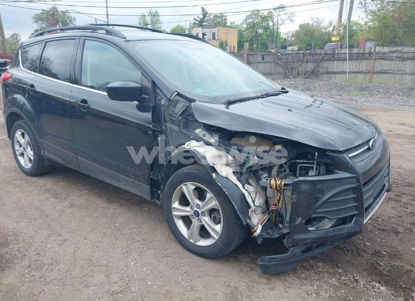 2015 Ford Escape SE (VIN 1FMCU9G97FUC16600) main photo