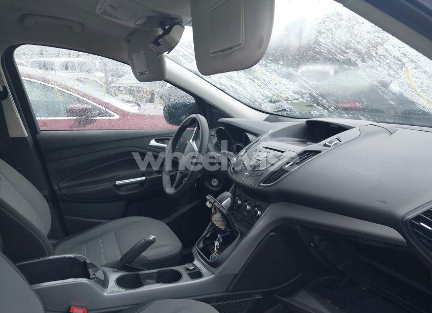 Photo 5 of 2016 Ford Escape SE (VIN 1FMCU9G97GUC12743)