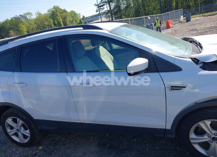 Photo 13 of 2016 Ford Escape SE (VIN 1FMCU9G97GUC50702)