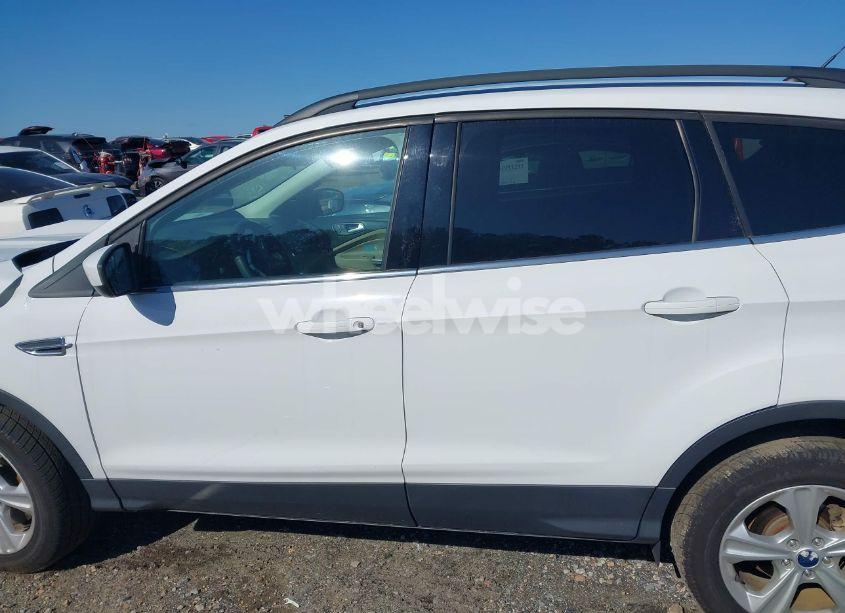 Photo 14 of 2016 Ford Escape SE (VIN 1FMCU9G97GUC50702)
