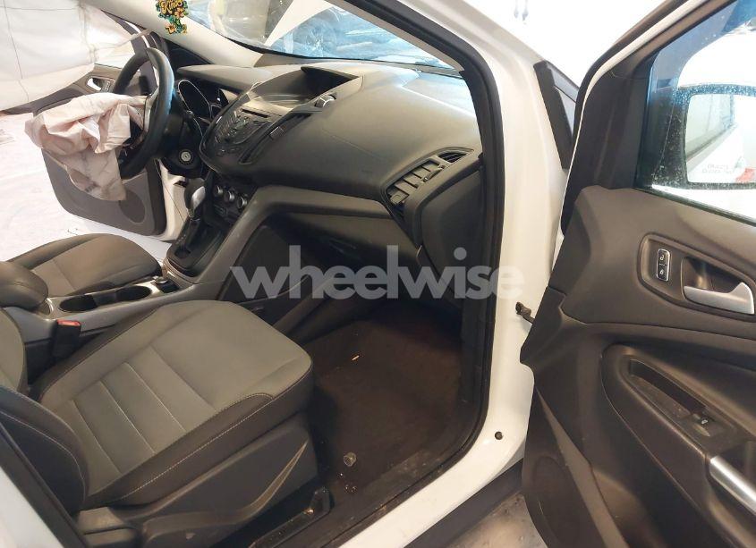 Photo 5 of 2016 Ford Escape SE (VIN 1FMCU9G97GUC76913)