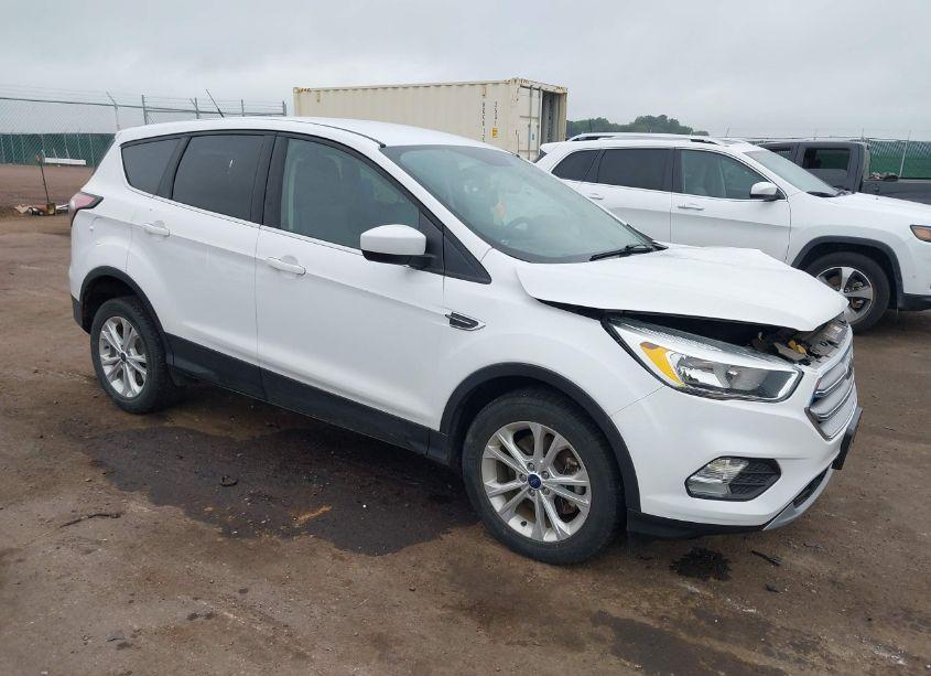 2017 Ford Escape SE (VIN 1FMCU9G97HUB89580) main photo