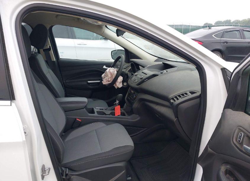 Photo 5 of 2017 Ford Escape SE (VIN 1FMCU9G97HUB89580)