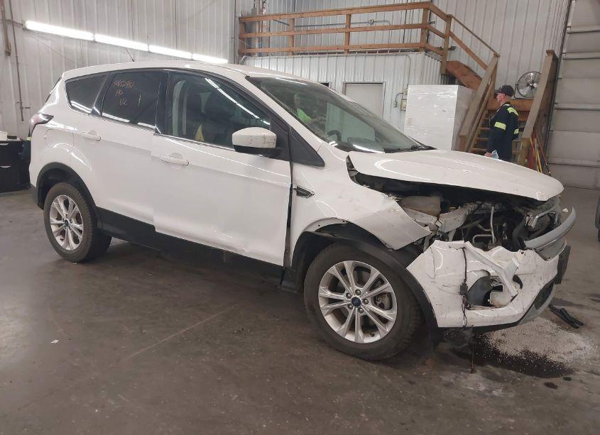 2017 Ford Escape SE (VIN 1FMCU9G97HUC01761) main photo
