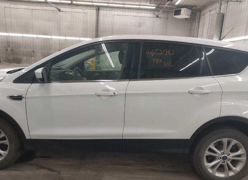 Photo 15 of 2017 Ford Escape SE (VIN 1FMCU9G97HUC01761)