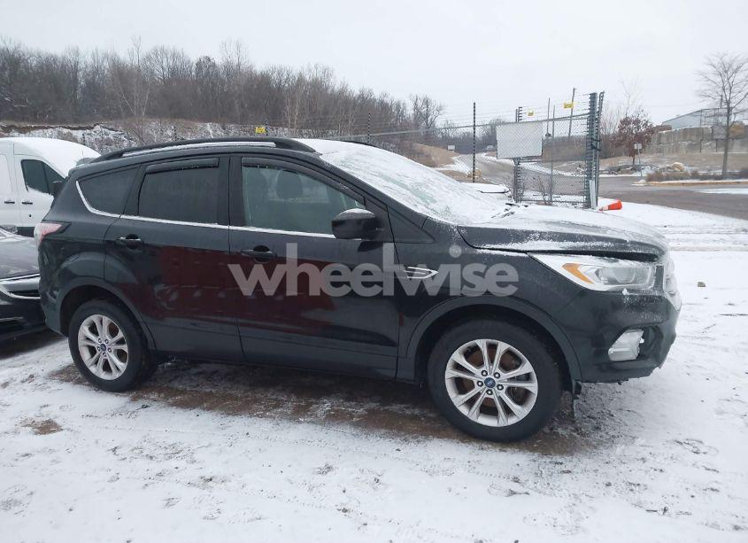 Photo 13 of 2017 Ford Escape SE (VIN 1FMCU9G97HUC12470)