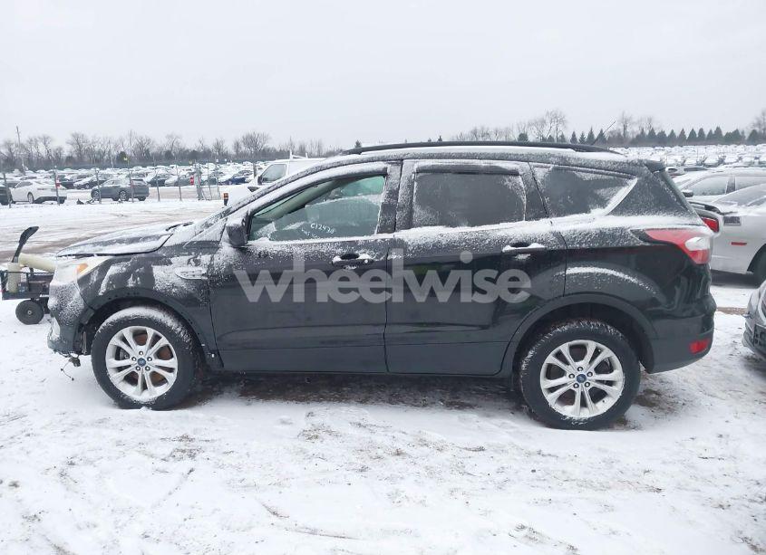 Photo 14 of 2017 Ford Escape SE (VIN 1FMCU9G97HUC12470)