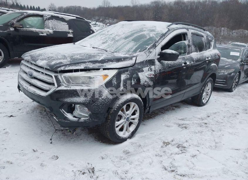 Photo 2 of 2017 Ford Escape SE (VIN 1FMCU9G97HUC12470)