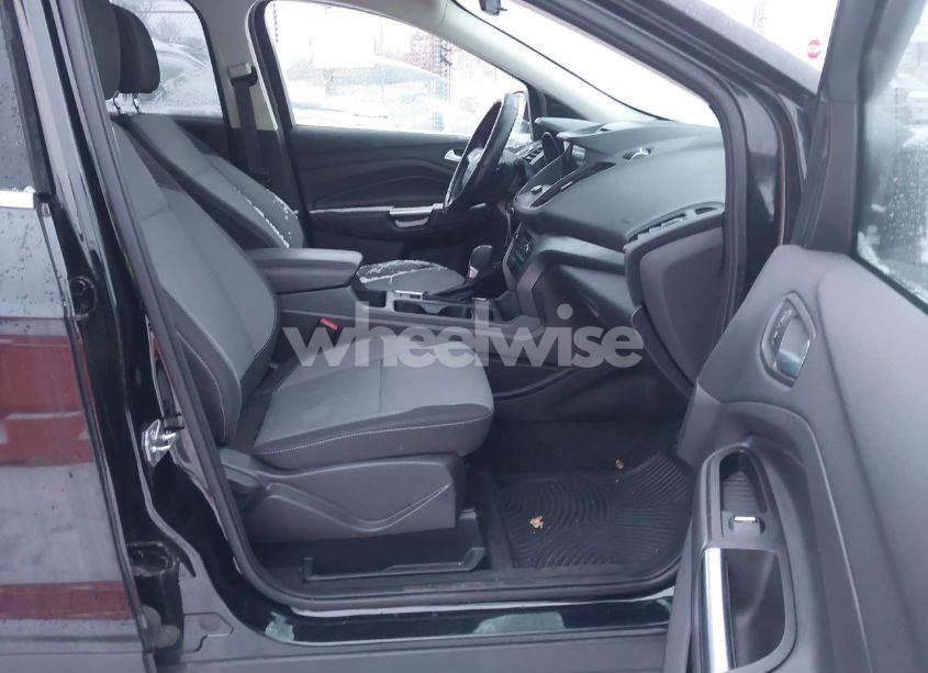 Photo 5 of 2017 Ford Escape SE (VIN 1FMCU9G97HUC12470)