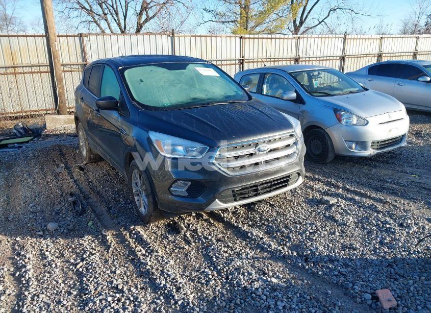 2017 Ford Escape SE (VIN 1FMCU9G97HUD29661) main photo