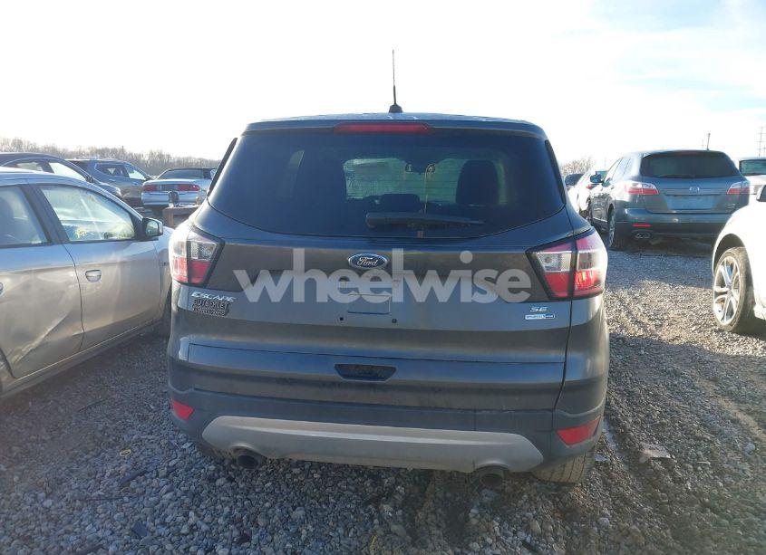 Photo 16 of 2017 Ford Escape SE (VIN 1FMCU9G97HUD29661)