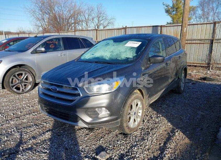 Photo 2 of 2017 Ford Escape SE (VIN 1FMCU9G97HUD29661)