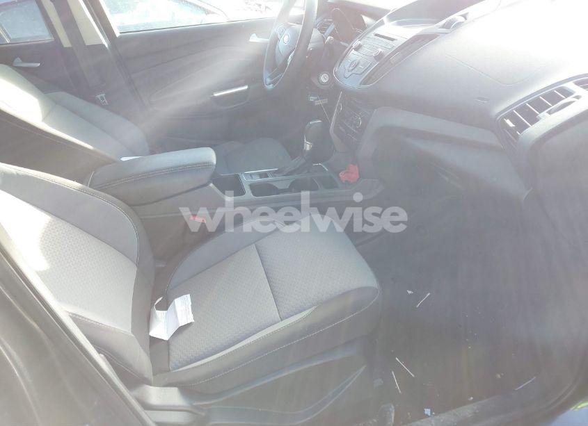 Photo 5 of 2017 Ford Escape SE (VIN 1FMCU9G97HUD29661)