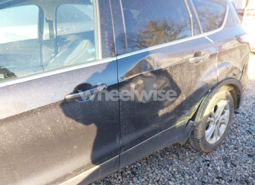 Photo 6 of 2017 Ford Escape SE (VIN 1FMCU9G97HUD29661)