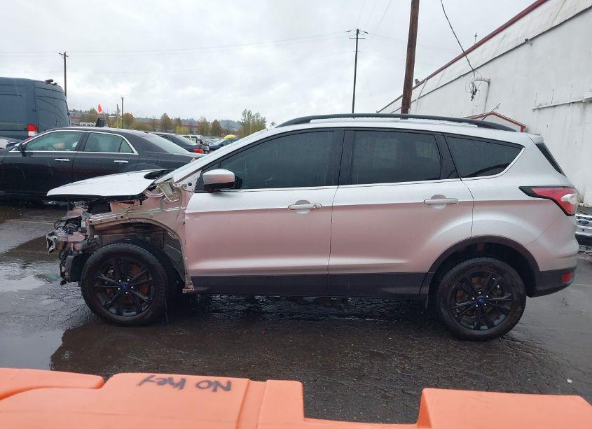 Photo 15 of 2017 Ford Escape SE (VIN 1FMCU9G97HUD42989)