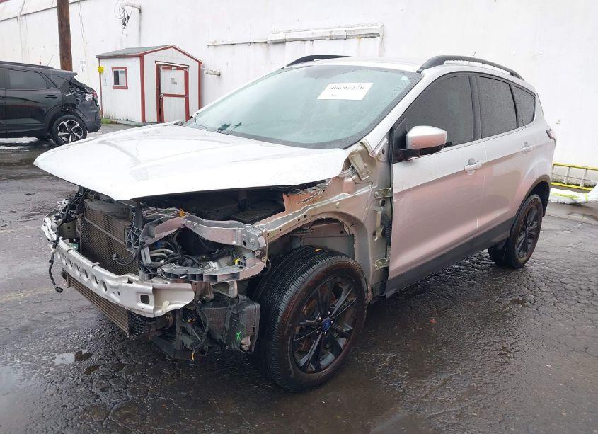 Photo 2 of 2017 Ford Escape SE (VIN 1FMCU9G97HUD42989)