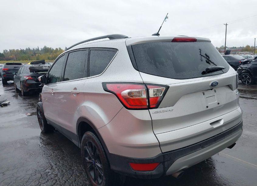 Photo 3 of 2017 Ford Escape SE (VIN 1FMCU9G97HUD42989)