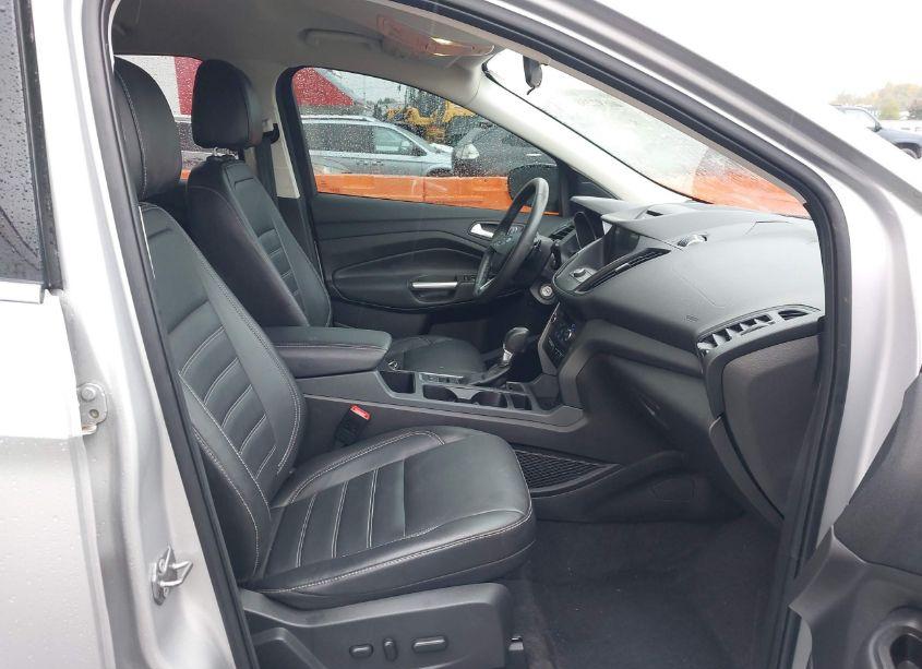 Photo 5 of 2017 Ford Escape SE (VIN 1FMCU9G97HUD42989)