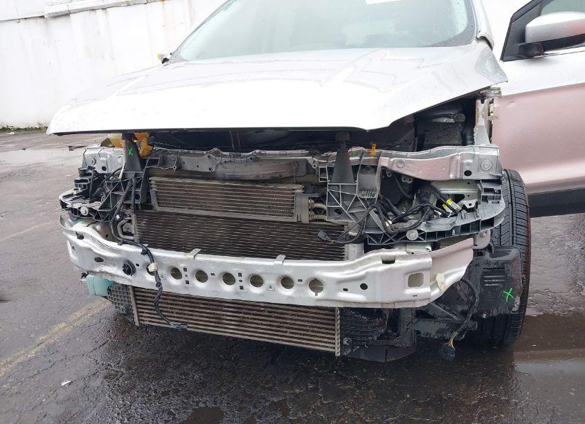 Photo 6 of 2017 Ford Escape SE (VIN 1FMCU9G97HUD42989)