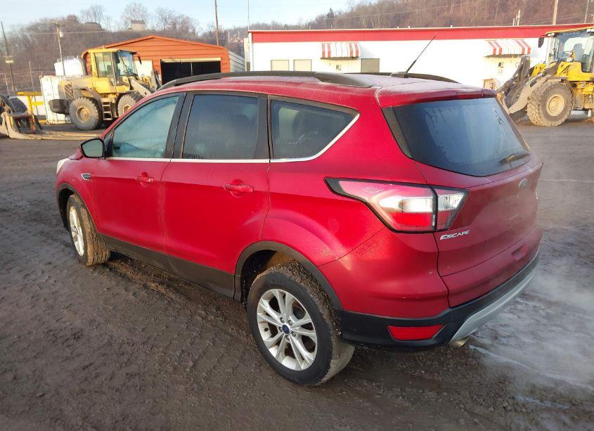 Photo 3 of 2017 Ford Escape SE (VIN 1FMCU9G97HUD68024)