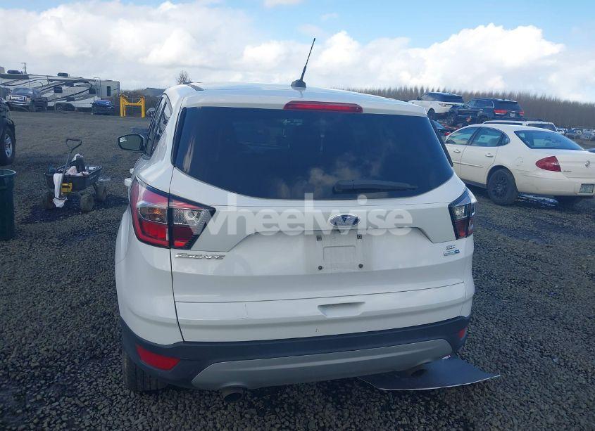 Photo 16 of 2017 Ford Escape SE (VIN 1FMCU9G97HUE98112)