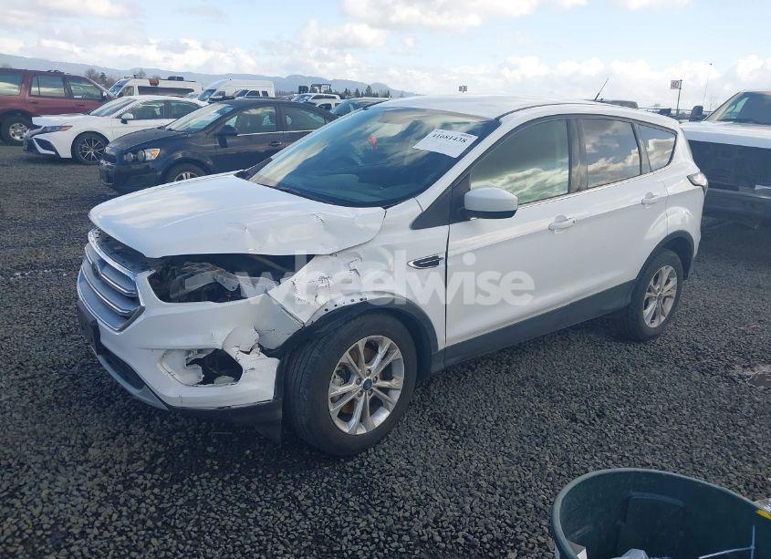 Photo 2 of 2017 Ford Escape SE (VIN 1FMCU9G97HUE98112)