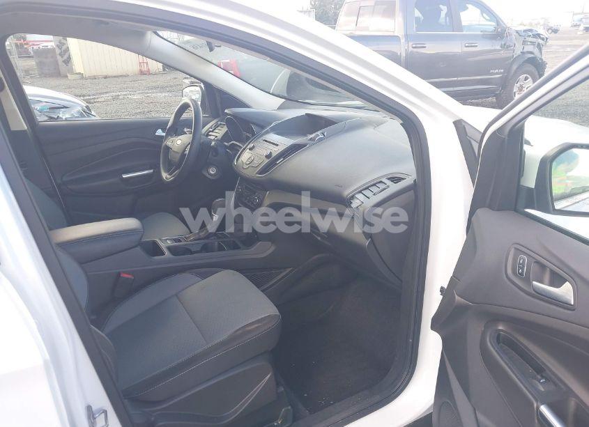 Photo 5 of 2017 Ford Escape SE (VIN 1FMCU9G97HUE98112)